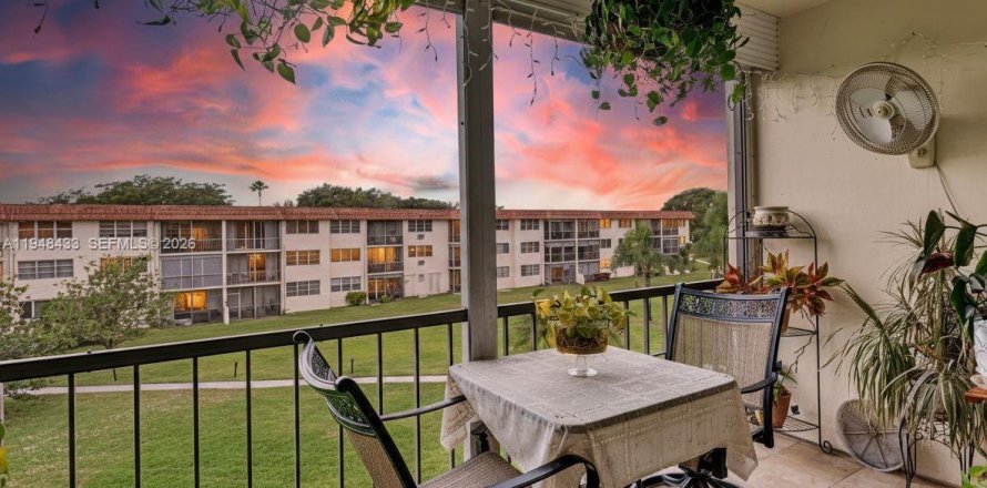 Condo à Pembroke Pines, Floride, 2 chambres  № 2004645