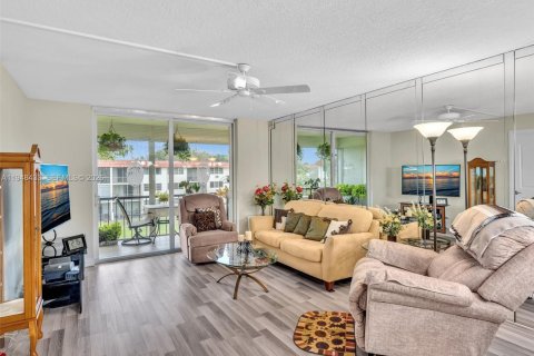 Copropriété à vendre à Pembroke Pines, Floride: 2 chambres, 108.7 m2 № 2004645 - photo 10