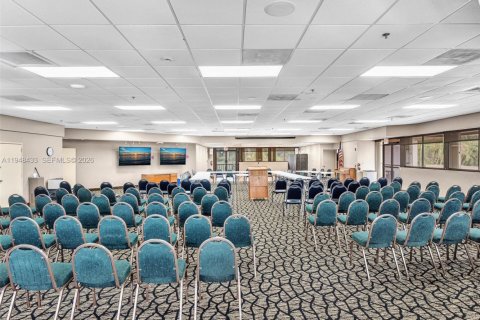 Condo in Pembroke Pines, Florida, 2 bedrooms  № 2004645 - photo 4