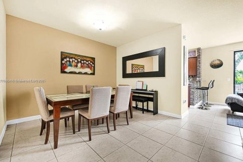 Townhouse in Doral, Florida 3 bedrooms, 150.13 sq.m. № 1804426 - photo 6