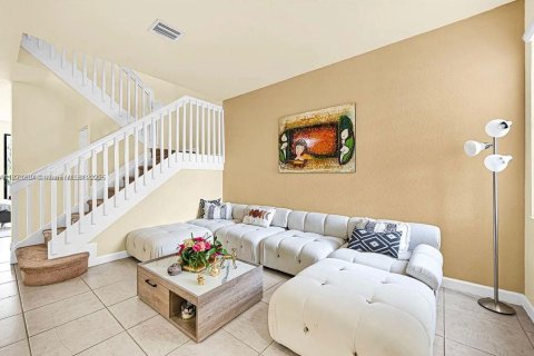 Townhouse in Doral, Florida 3 bedrooms, 150.13 sq.m. № 1804426 - photo 4