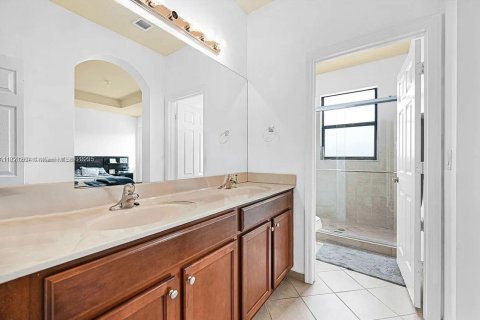 Townhouse in Doral, Florida 3 bedrooms, 150.13 sq.m. № 1804426 - photo 7