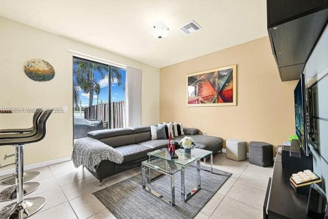 Townhouse in Doral, Florida 3 bedrooms, 150.13 sq.m. № 1804426 - photo 5