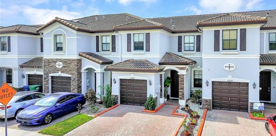 Townhouse in Doral, Florida 3 bedrooms, 150.13 sq.m. № 1804426