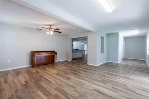House in Spring Hill, Florida 4 bedrooms, 198.25 sq.m. № 2344574 - photo 24