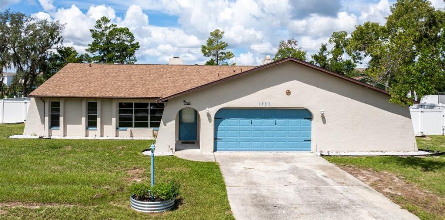 House in Spring Hill, Florida 4 bedrooms, 198.25 sq.m. № 2344574