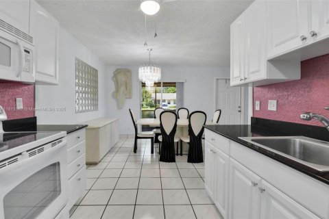 House in Delray Beach, Florida 2 bedrooms, 111.48 sq.m. № 1762573 - photo 20