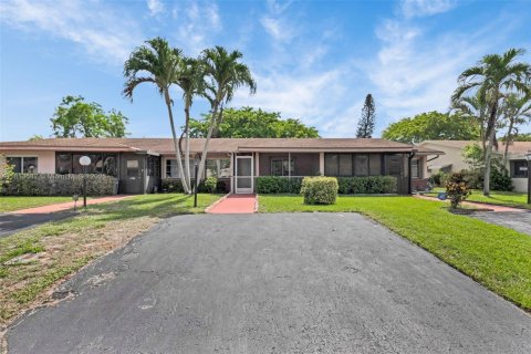 House in Delray Beach, Florida 2 bedrooms, 111.48 sq.m. № 1762573 - photo 1