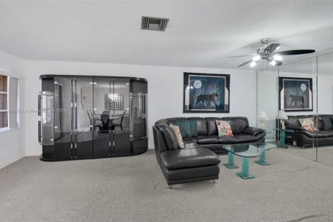House in Delray Beach, Florida 2 bedrooms, 111.48 sq.m. № 1762573 - photo 16