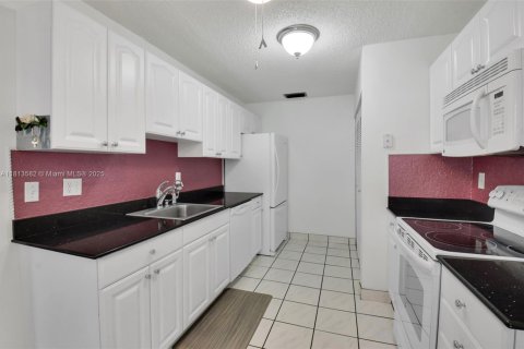 House in Delray Beach, Florida 2 bedrooms, 111.48 sq.m. № 1762573 - photo 17
