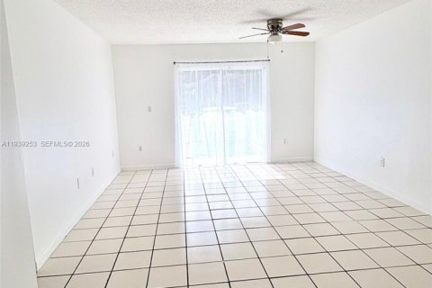 Copropriété à vendre à Miami, Floride: 1 chambre, 65.31 m2 № 1996560 - photo 2