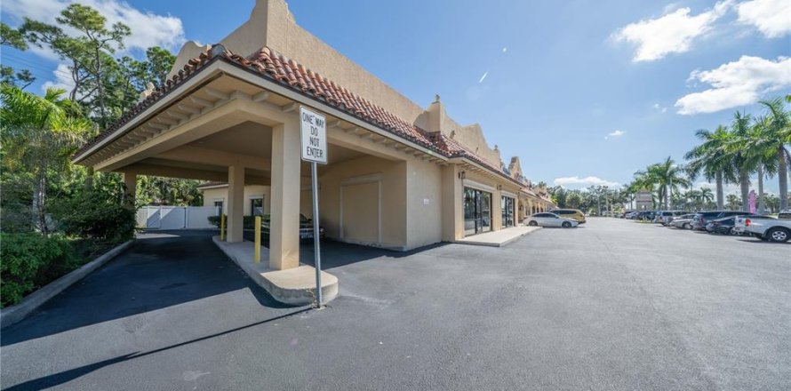 Immobilier commercial à Port Charlotte, Floride 1882.85 m2 № 2436717