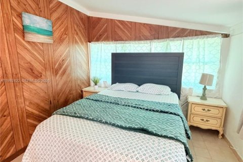 Propiedad comercial en Miami, Florida 1 dormitorio, 18.58 m2 № 2059126