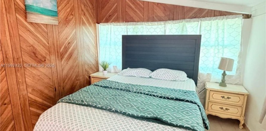 Immobilier commercial à Miami, Floride 1 chambre, 18.58 m2 № 2059126