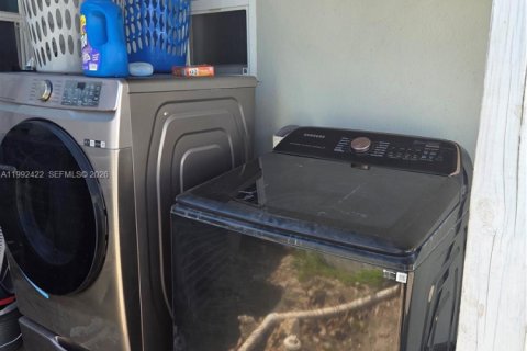 Immobilier commercial à louer à Miami, Floride: 1 chambre, 18.58 m2 № 2059126 - photo 10