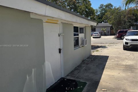 Immobilier commercial à louer à Miami, Floride: 1 chambre, 18.58 m2 № 2059126 - photo 11