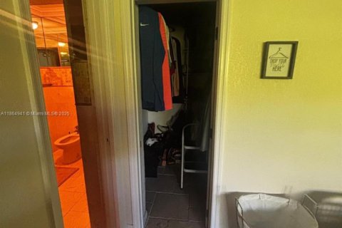 House in Lighthouse Point, Florida 3 bedrooms, 241.82 sq.m. № 1893013 - photo 29