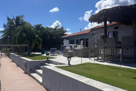 House in Lighthouse Point, Florida 3 bedrooms, 241.82 sq.m. № 1893013 - photo 26