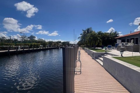 House in Lighthouse Point, Florida 3 bedrooms, 241.82 sq.m. № 1893013 - photo 25