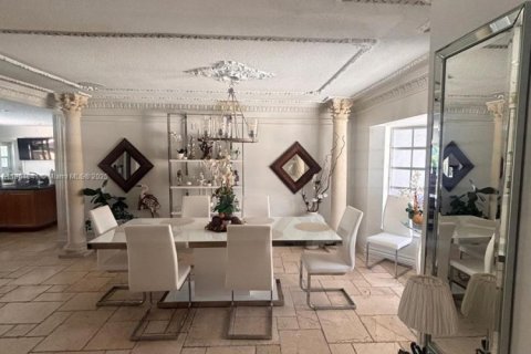 House in Lighthouse Point, Florida 3 bedrooms, 241.82 sq.m. № 1893013 - photo 5