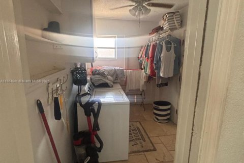 House in Lighthouse Point, Florida 3 bedrooms, 241.82 sq.m. № 1893013 - photo 13