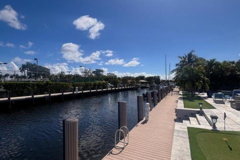 House in Lighthouse Point, Florida 3 bedrooms, 241.82 sq.m. № 1893013 - photo 24