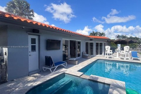 House in Lighthouse Point, Florida 3 bedrooms, 241.82 sq.m. № 1893013 - photo 15