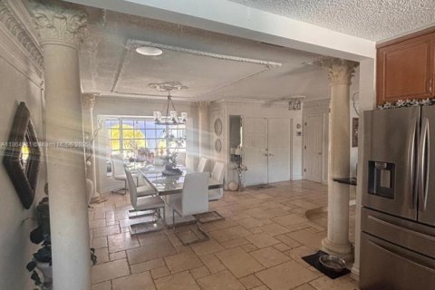 House in Lighthouse Point, Florida 3 bedrooms, 241.82 sq.m. № 1893013 - photo 7