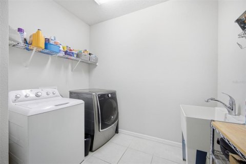Villa ou maison à vendre à Tampa, Floride: 4 chambres, 264.49 m2 № 2396853 - photo 7