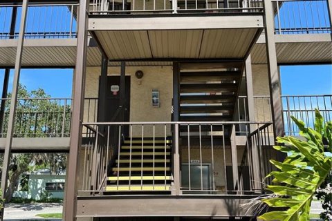 Condo in New Port Richey, Florida, 1 bedroom  № 2239242