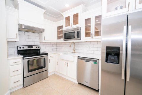 House in Tampa, Florida 4 bedrooms, 139.54 sq.m. № 1895144 - photo 19