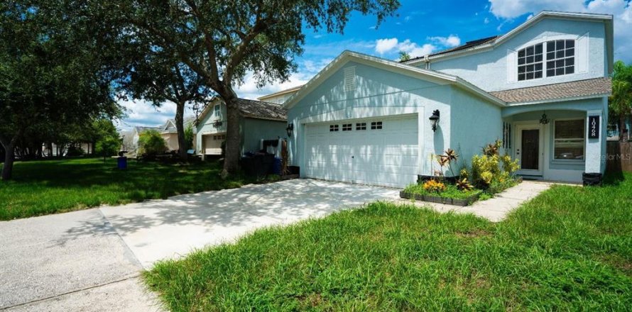 House in Tampa, Florida 4 bedrooms, 139.54 sq.m. № 1895144
