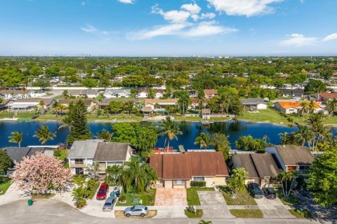 Купить таунхаус в Майами, Флорида 3 спальни, 135.45м2, № 2050944 - фото 6