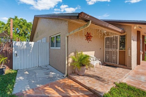 Купить таунхаус в Майами, Флорида 3 спальни, 135.45м2, № 2050944 - фото 4