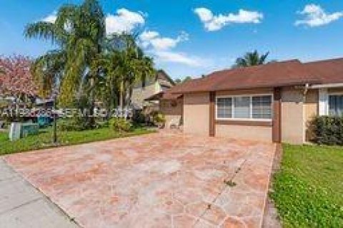 Купить таунхаус в Майами, Флорида 3 спальни, 135.45м2, № 2050944 - фото 3