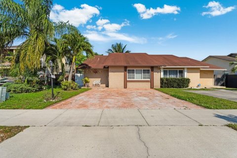 Купить таунхаус в Майами, Флорида 3 спальни, 135.45м2, № 2050944 - фото 2