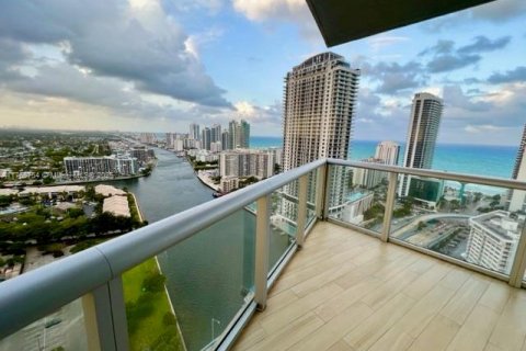 Copropriété à vendre à Hallandale Beach, Floride: 3 chambres, 146.51 m2 № 1985467 - photo 1