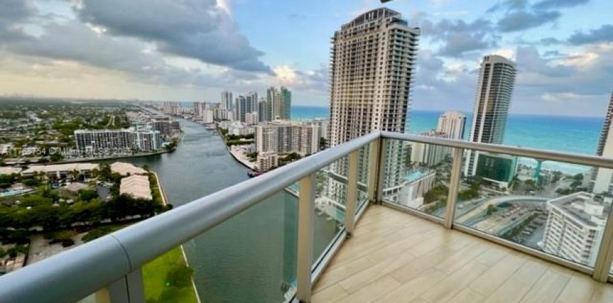 Condo à Hallandale Beach, Floride, 3 chambres № 1985467