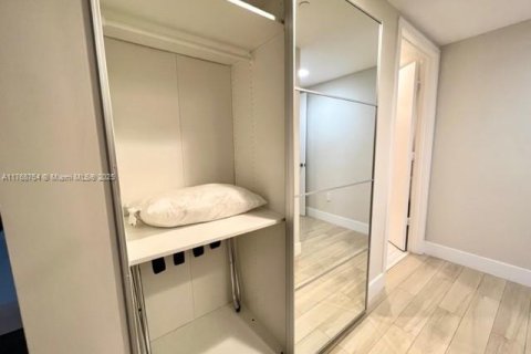 Copropriété à vendre à Hallandale Beach, Floride: 3 chambres, 146.51 m2 № 1985467 - photo 7