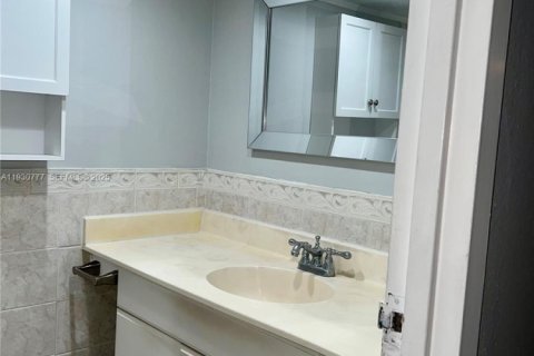 Condominio en alquiler en Sunny Isles Beach, Florida, 1 dormitorio, 67.35 m2 № 1992985 - foto 23