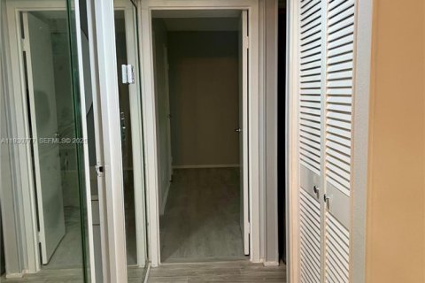 Condominio en alquiler en Sunny Isles Beach, Florida, 1 dormitorio, 67.35 m2 № 1992985 - foto 18