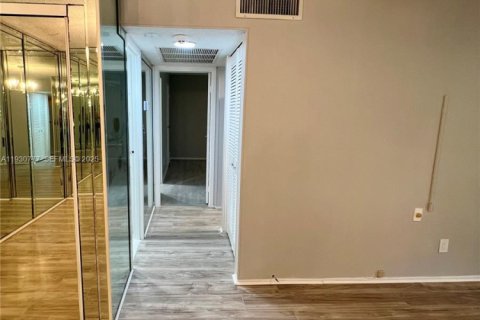 Condominio en alquiler en Sunny Isles Beach, Florida, 1 dormitorio, 67.35 m2 № 1992985 - foto 9