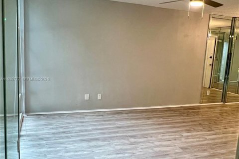 Condominio en alquiler en Sunny Isles Beach, Florida, 1 dormitorio, 67.35 m2 № 1992985 - foto 4