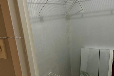 Condominio en alquiler en Sunny Isles Beach, Florida, 1 dormitorio, 67.35 m2 № 1992985 - foto 24