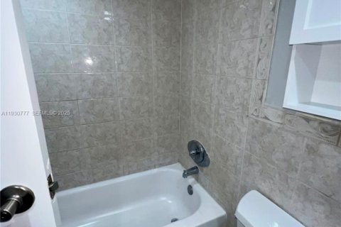 Condominio en alquiler en Sunny Isles Beach, Florida, 1 dormitorio, 67.35 m2 № 1992985 - foto 20