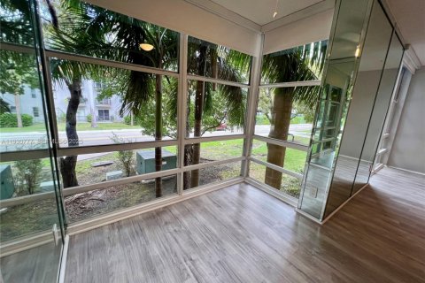 Condominio en alquiler en Sunny Isles Beach, Florida, 1 dormitorio, 67.35 m2 № 1992985 - foto 1