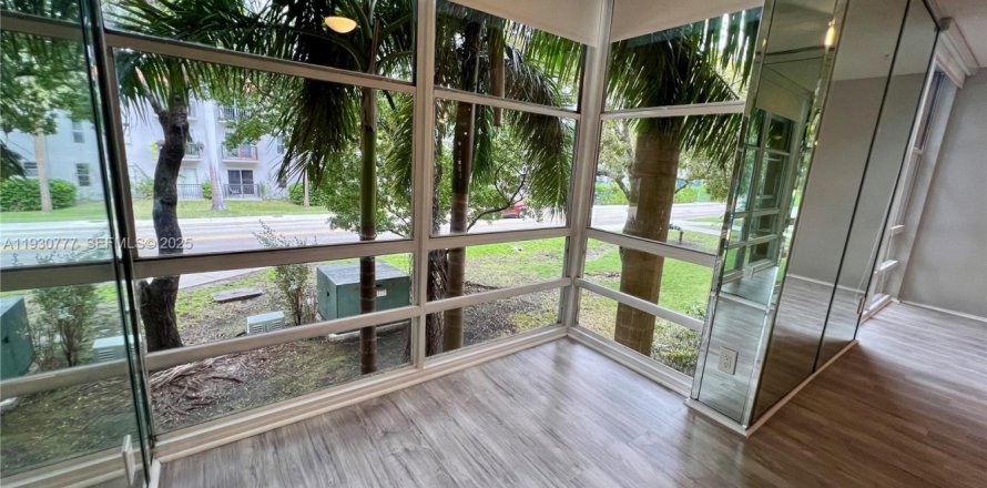 Condominio en Sunny Isles Beach, Florida, 1 dormitorio  № 1992985