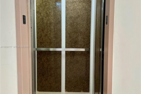 Condominio en alquiler en Sunny Isles Beach, Florida, 1 dormitorio, 67.35 m2 № 1992985 - foto 28