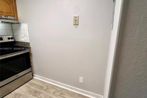 Condominio en alquiler en Sunny Isles Beach, Florida, 1 dormitorio, 67.35 m2 № 1992985 - foto 17