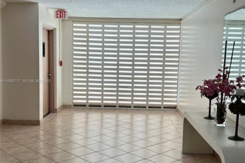 Condominio en alquiler en Sunny Isles Beach, Florida, 1 dormitorio, 67.35 m2 № 1992985 - foto 29